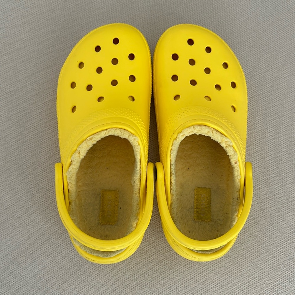 CROCS YELLOW DUAL COMFORT LINED LEMON YELLOW CLASSIC CLOGS SIZE M5 W7 - Picture 3 of 12